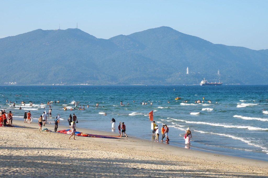 Tra Co Long Beach resort