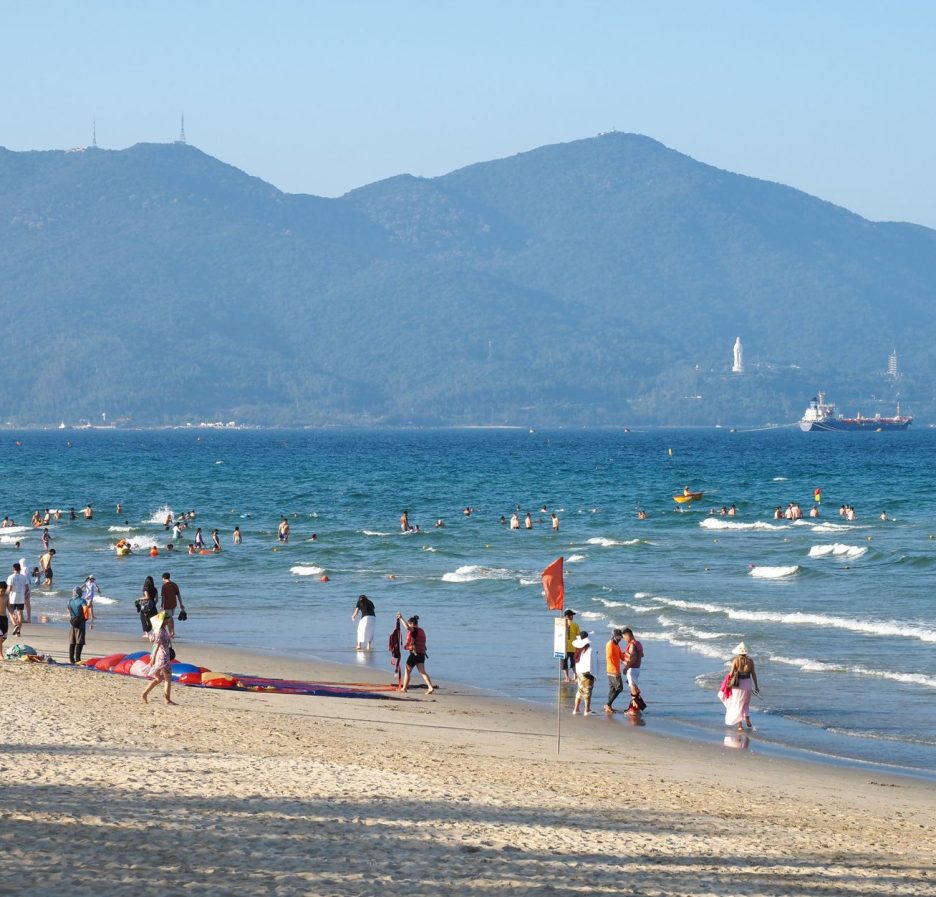 Tra Co Long Beach resort